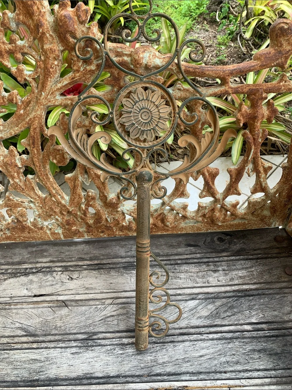 Decorative Vintage Skeleton Key Design with Floral Medallion - Rust Finish